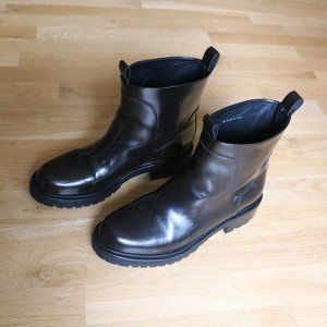 COS ridged-sole leather ankle boots Size 8.5